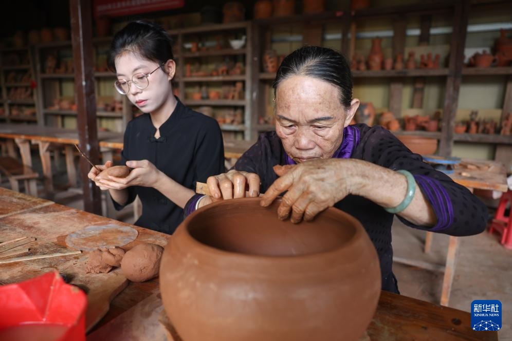 海南黎陶:从“泥间传承”到“富民产业” 海南黎陶:从“泥间传承”到“富民产业”