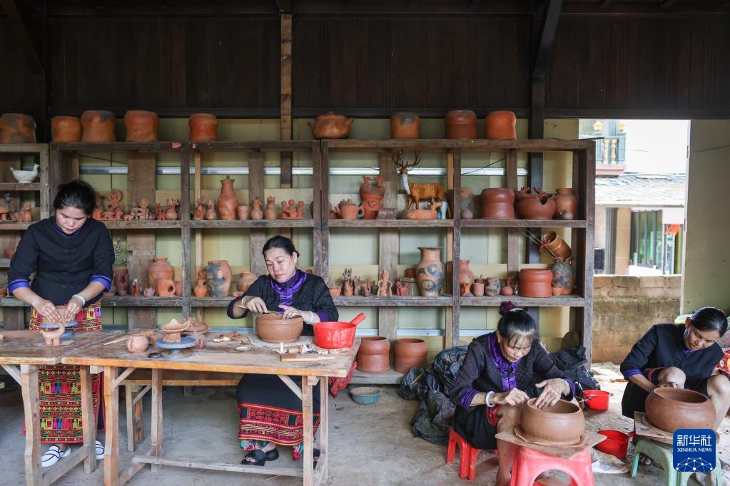 海南黎陶:从“泥间传承”到“富民产业” 海南黎陶:从“泥间传承”到“富民产业”