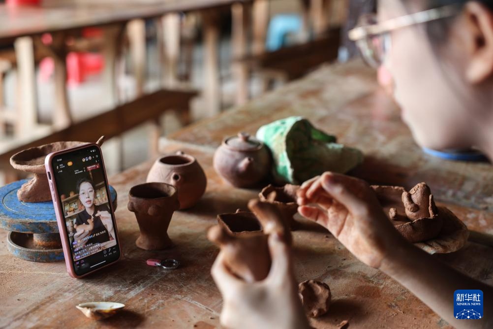 海南黎陶:从“泥间传承”到“富民产业” 海南黎陶:从“泥间传承”到“富民产业”