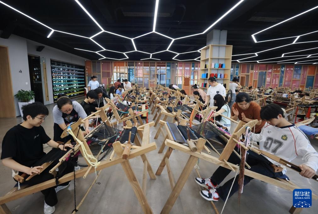 湖南张家界：传承非遗工艺 丰富旅游业态