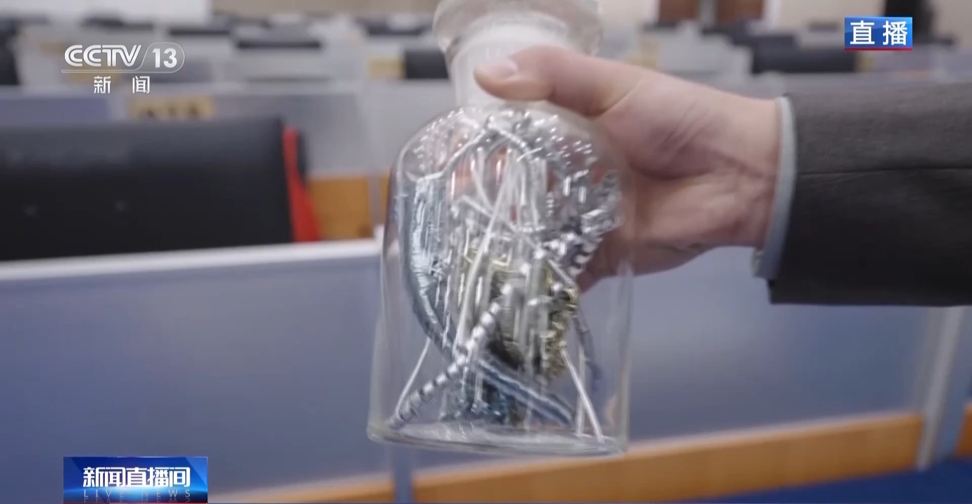 铝产业链集齐“期货三兄弟” 直击我国首个再生商品期货挂牌交易现场 铝产业链集齐“期货三兄弟” 直击我国首个再生商品期货挂牌交易现场