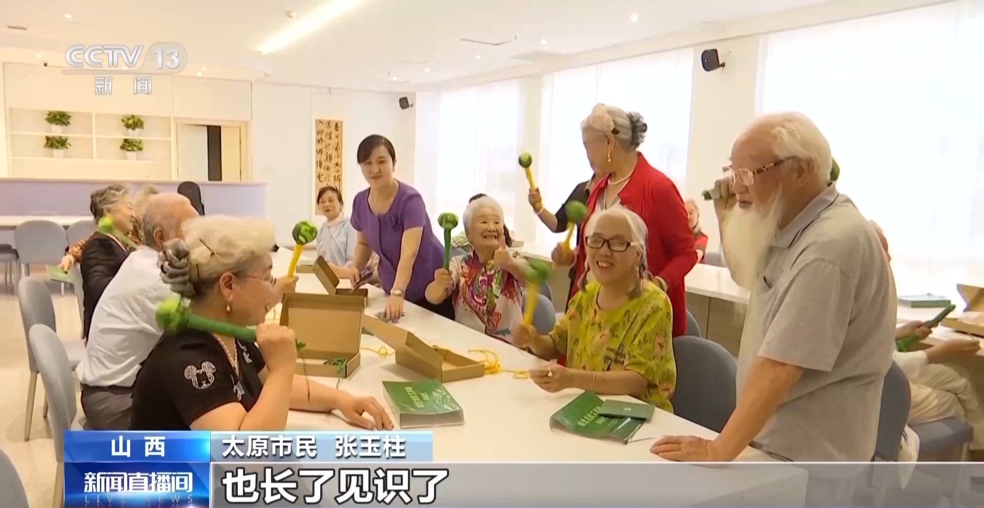 从“看展”到“讲展” 银发志愿者在博物馆找到“乐龄”生活 从“看展”到“讲展” 银发志愿者在博物馆找到“乐龄”生活