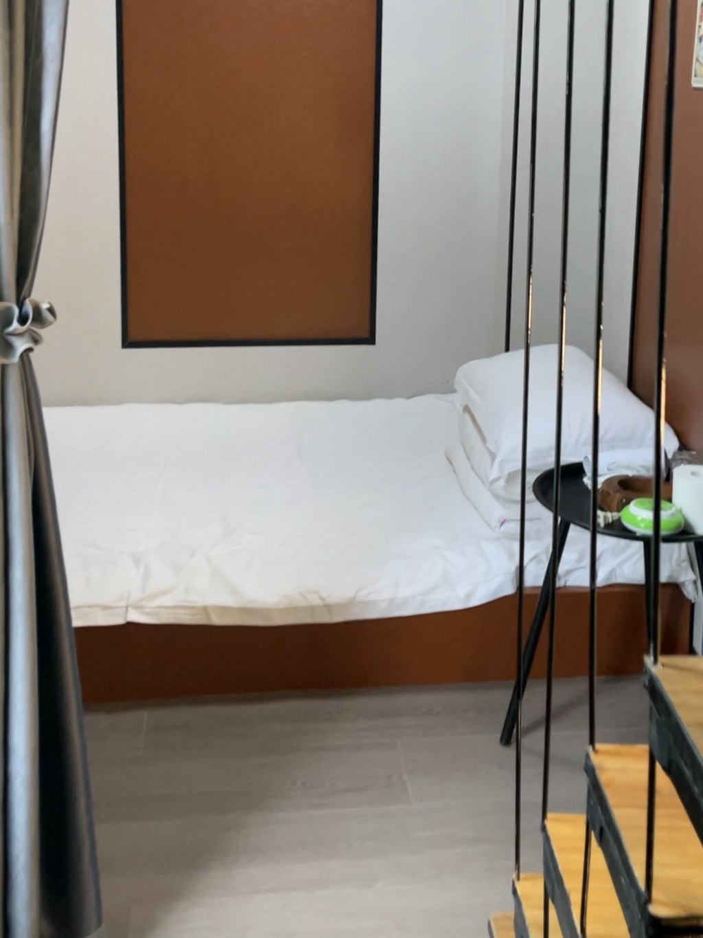 最窄56厘米!重庆一“刀片民宿”火了 最窄56厘米!重庆一“刀片民宿”火了