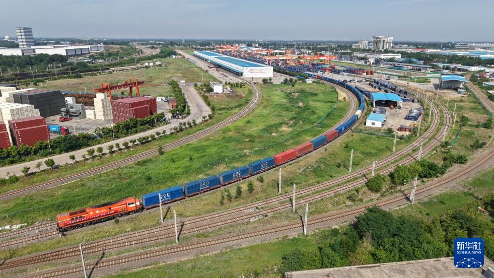 新华全媒+｜中欧班列累计开行110000列