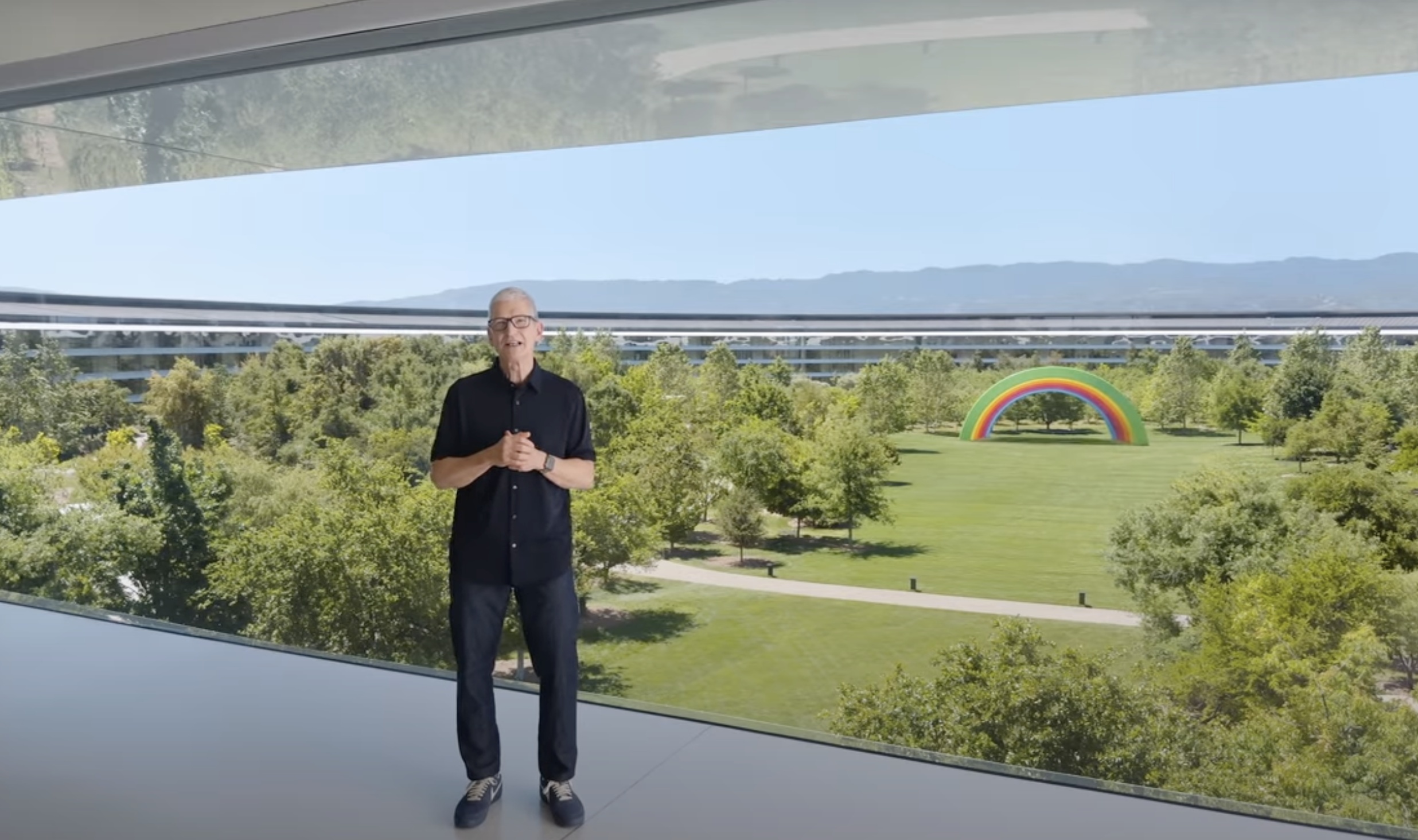 苹果史上最大规模软件设计更新：iOS 26发布，向第三方开放AI模型