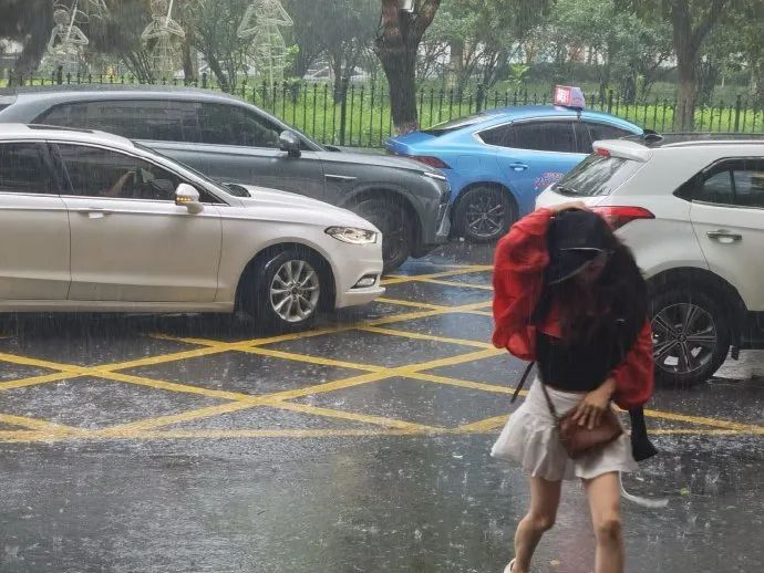 今年第1号台风即将生成!路径出炉→ 今年第1号台风即将生成!路径出炉→