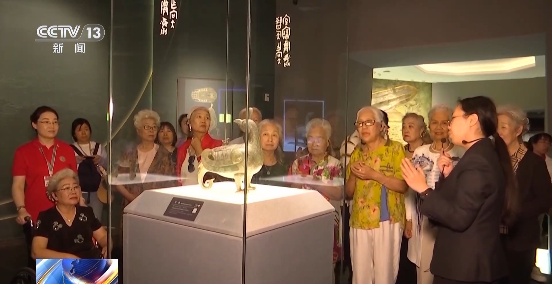 从“看展”到“讲展” 银发志愿者在博物馆找到“乐龄”生活 从“看展”到“讲展” 银发志愿者在博物馆找到“乐龄”生活