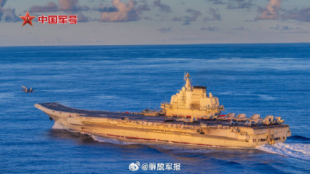海军航母编队赴远海开展实战化训练 海军航母编队赴远海开展实战化训练