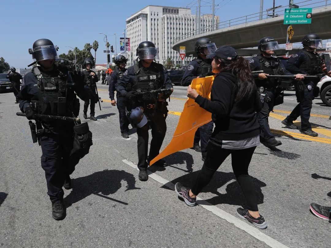 洛杉矶之乱背后:两党争权加剧美国社会撕裂 洛杉矶之乱背后:两党争权加剧美国社会撕裂