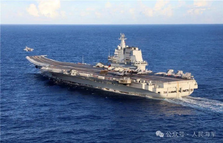 中国海军双航母编队赴远海开展实战化训练