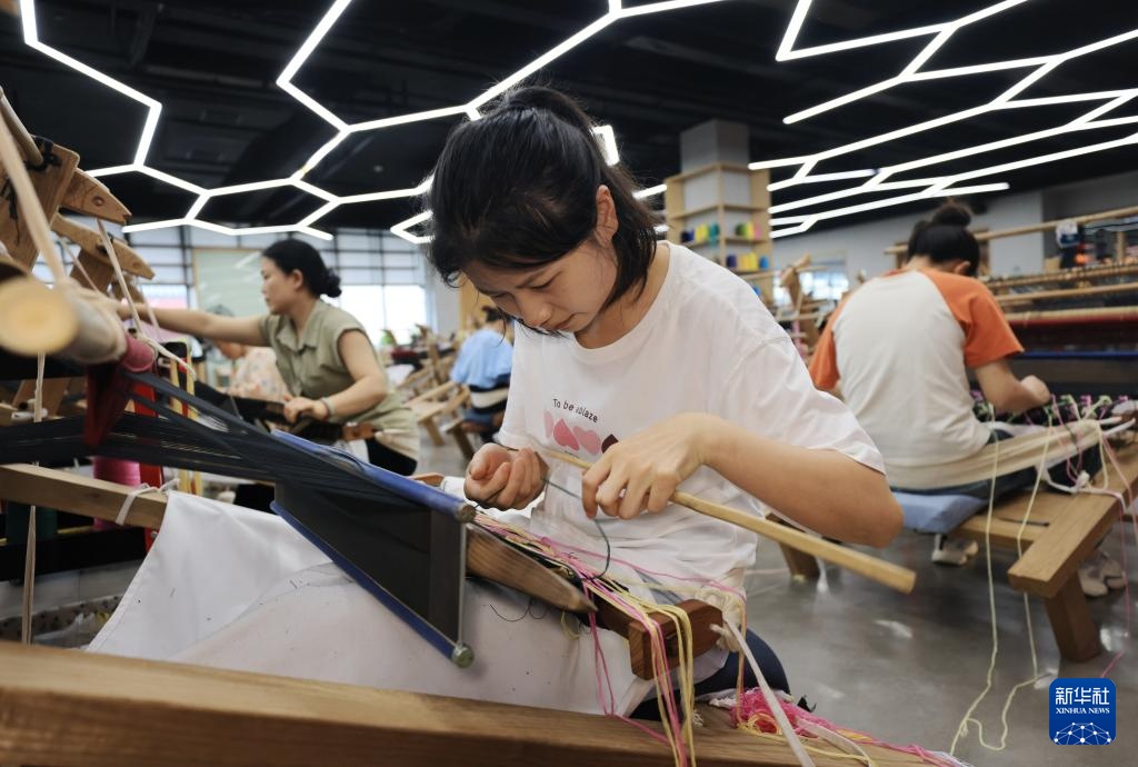 湖南张家界：传承非遗工艺 丰富旅游业态