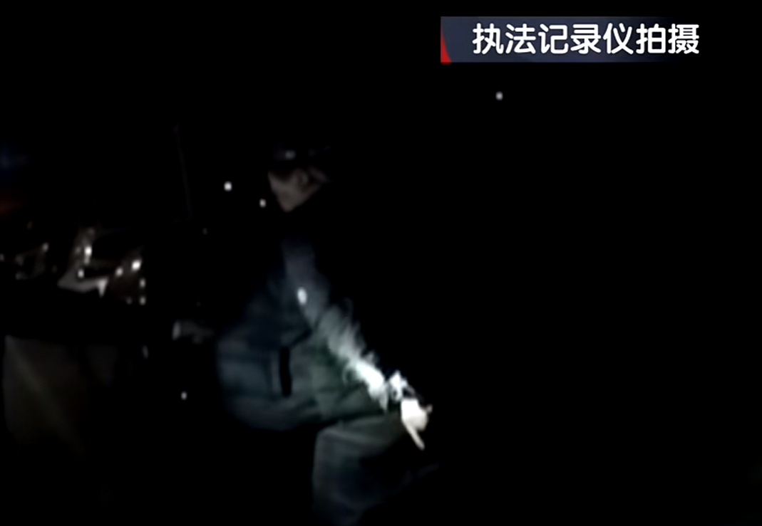 凌晨北京一路上出现“弹弓大盗”!专砸车窗,连环作案 凌晨北京一路上出现“弹弓大盗”!专砸车窗,连环作案