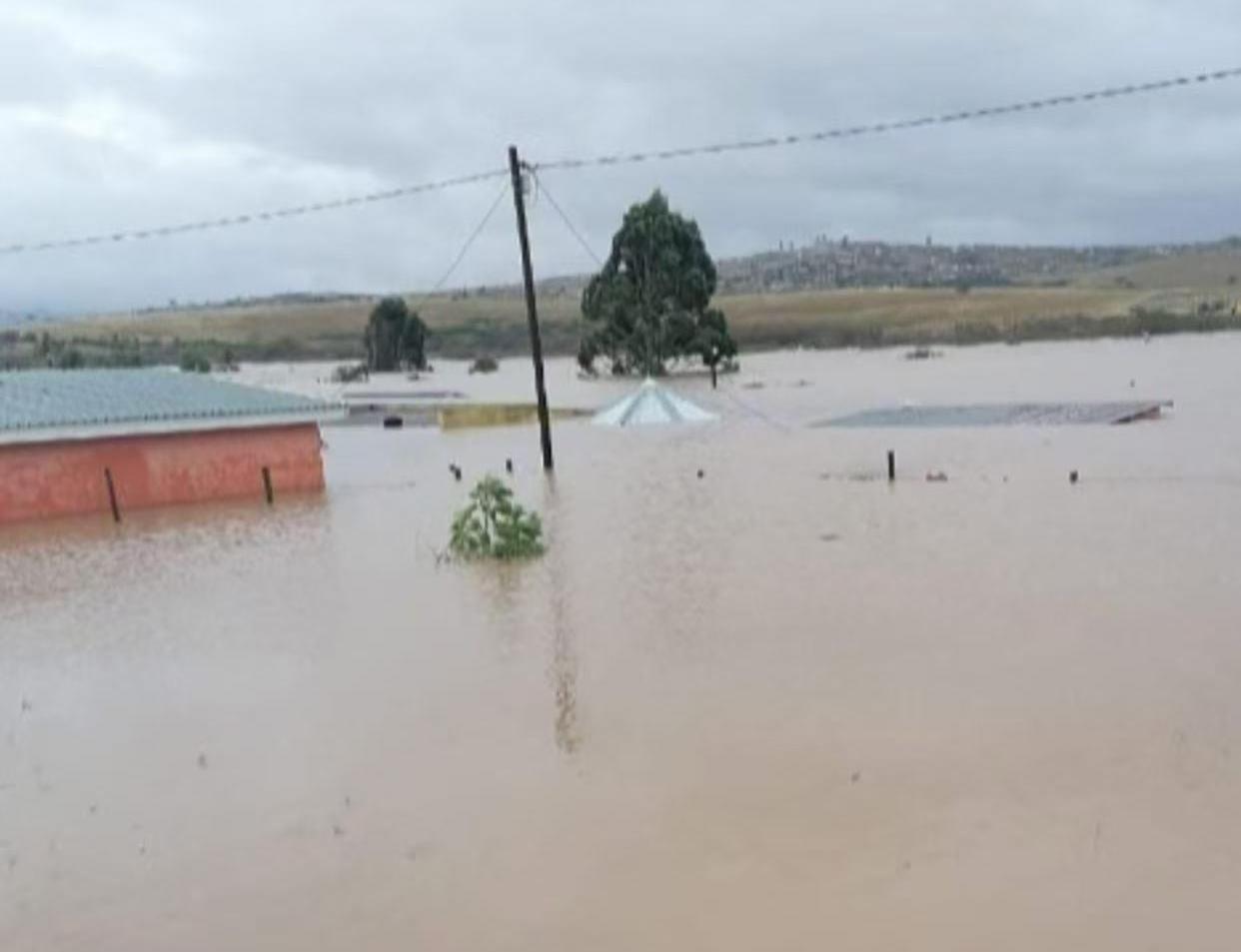 南非东开普省遭遇洪灾与暴雪 致7人死亡 南非东开普省遭遇洪灾与暴雪 致7人死亡