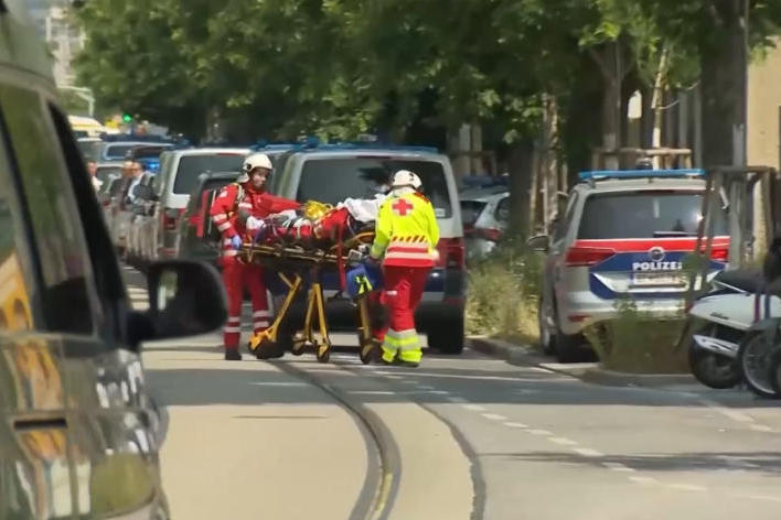 奥地利罕见发生校园枪击案已致11死 全国将哀悼3天 奥地利罕见发生校园枪击案已致11死 全国将哀悼3天