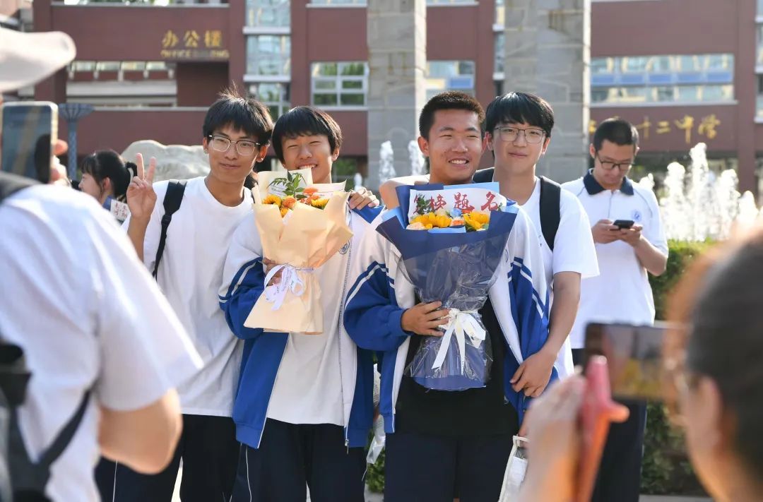 班主任考点外请全班喝奶茶！北京高考落幕，考生：暑期的“必选项”安排上了