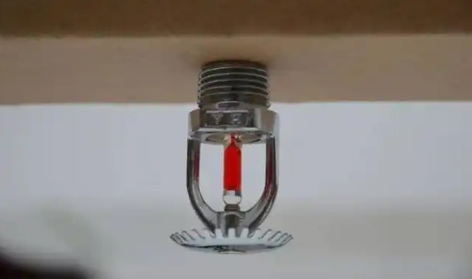 办公区起火,仅60秒+火势变大!@打工人:你见过头顶这个“喷头”吗? 办公区起火,仅60秒+火势变大!@打工人:你见过头顶这个“喷头”吗?