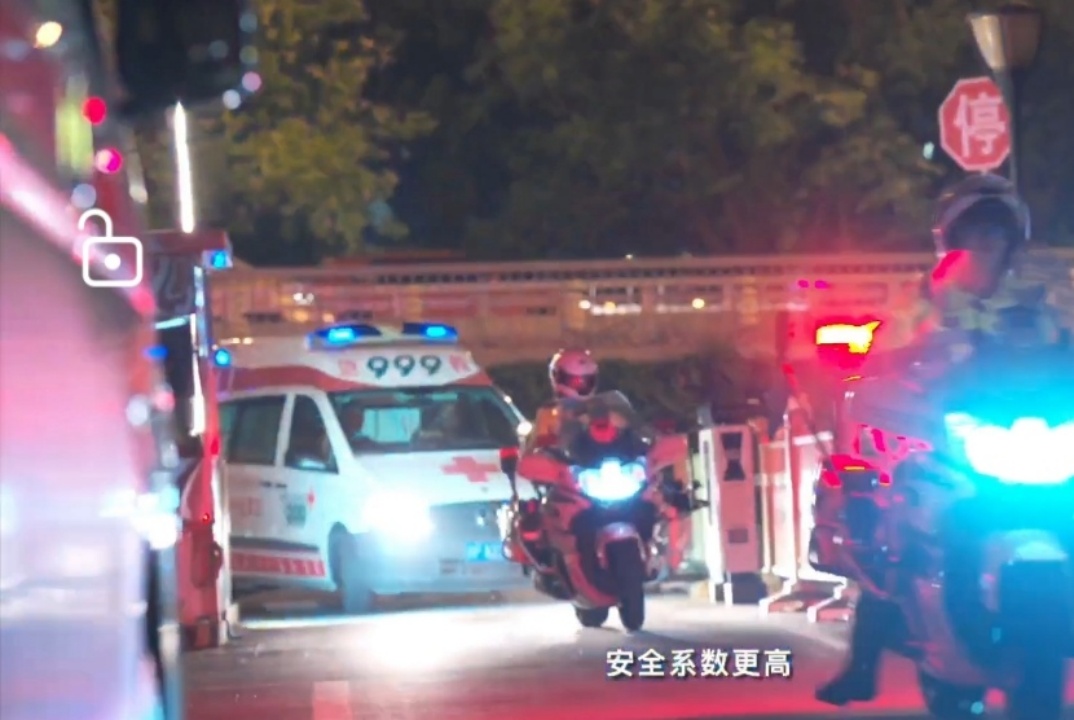 原来，考场外那位备受网友关注的女铁骑，是她呀！