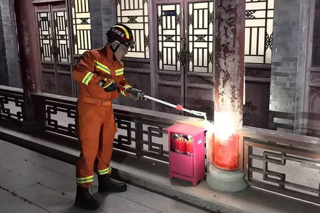 真吓人!车里、厨房、垃圾桶边……北京多地有蛇出没 真吓人!车里、厨房、垃圾桶边……北京多地有蛇出没