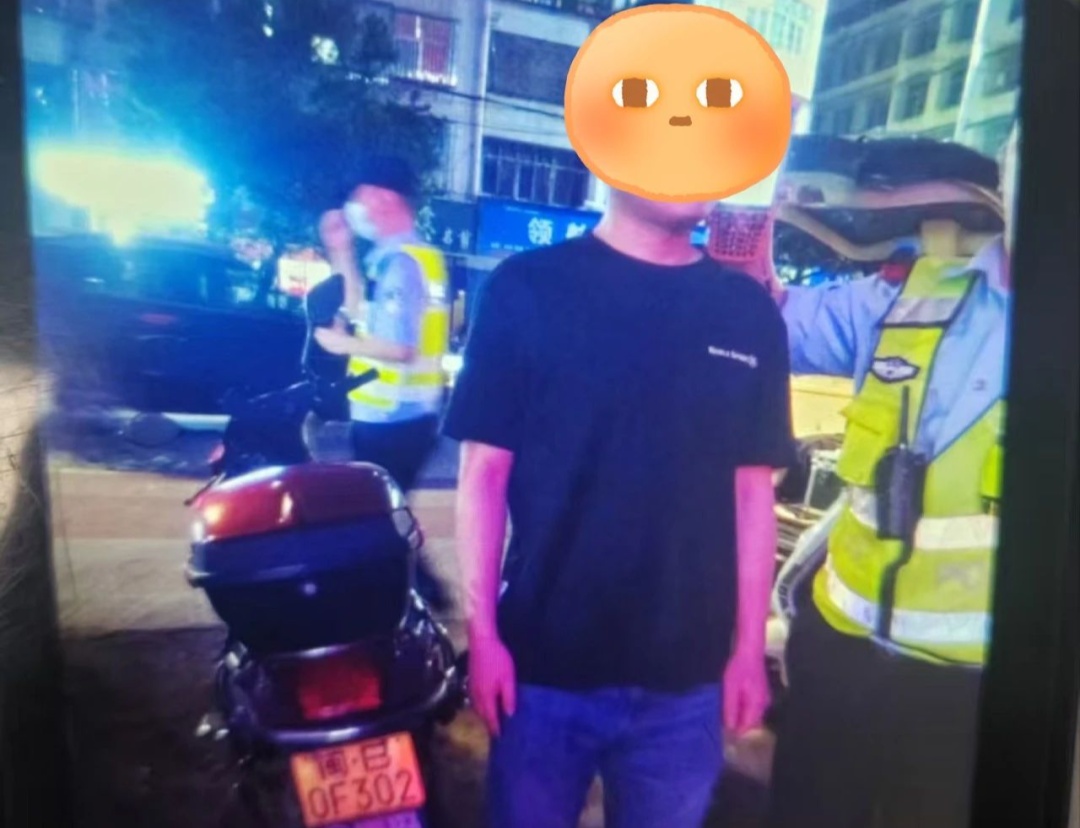上一秒信誓旦旦承诺，下一秒就被抓