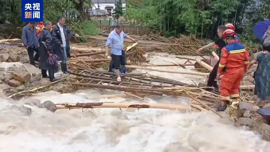 “水漫过膝盖、房屋受损”，浙江衢州发生山洪泥石流！一村干部落水殉职