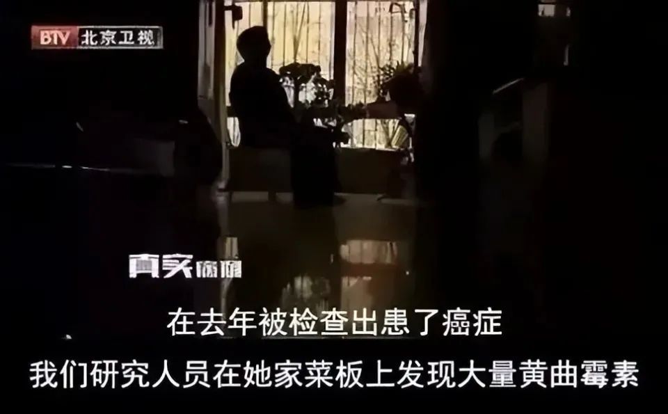 劈开后里面全部发霉,或可致命!快自查→ 劈开后里面全部发霉,或可致命!快自查→