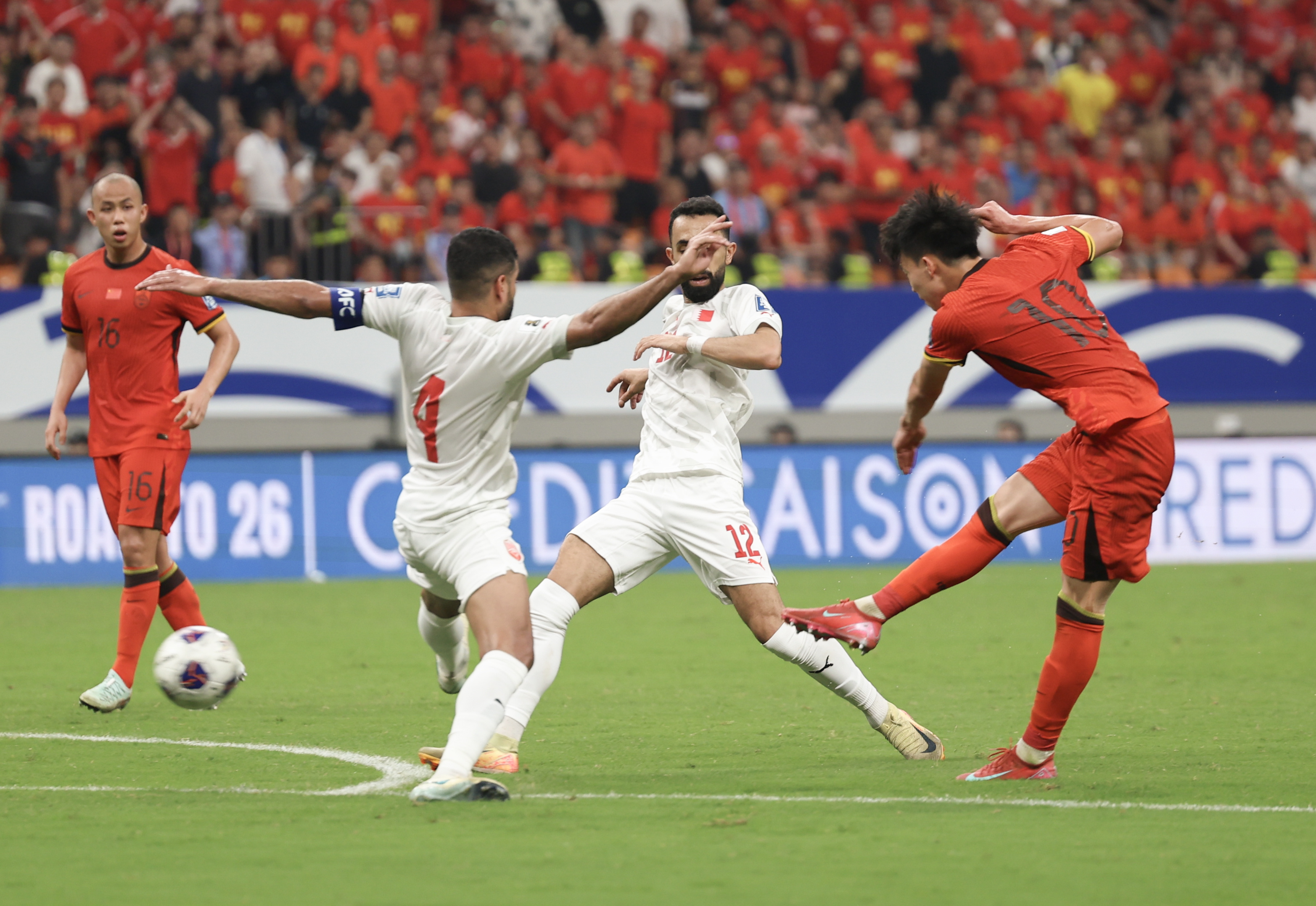 中国队1∶0战胜巴林队,结束本届世预赛征程 中国队1∶0战胜巴林队,结束本届世预赛征程