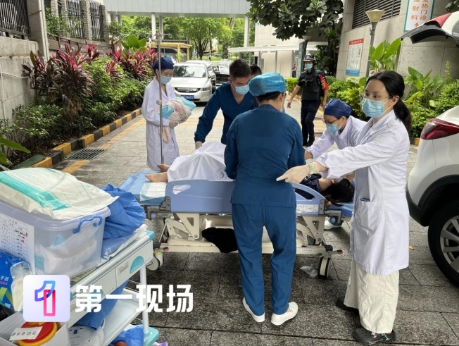 生死时速!孕妇车内急产,私家车后座秒变产房,医护紧急救助 生死时速!孕妇车内急产,私家车后座秒变产房,医护紧急救助