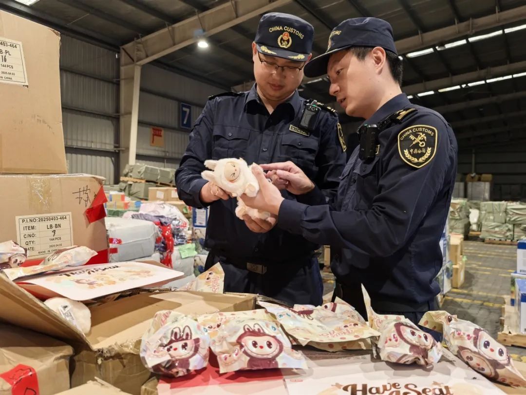 上万个高仿LABUBU，被海关扣留！