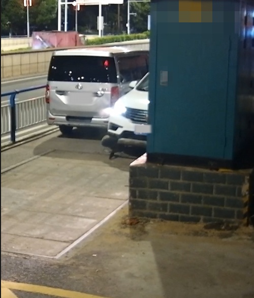 酒驾遇查翻窗逃？男子和民警对视的那一刻“尬”出表情包