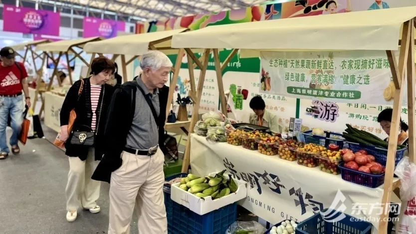 “连售三台电视，没想到老年人这么会买！” 老博会引燃银发消费热