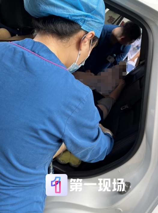 生死时速!孕妇车内急产,私家车后座秒变产房,医护紧急救助 生死时速!孕妇车内急产,私家车后座秒变产房,医护紧急救助