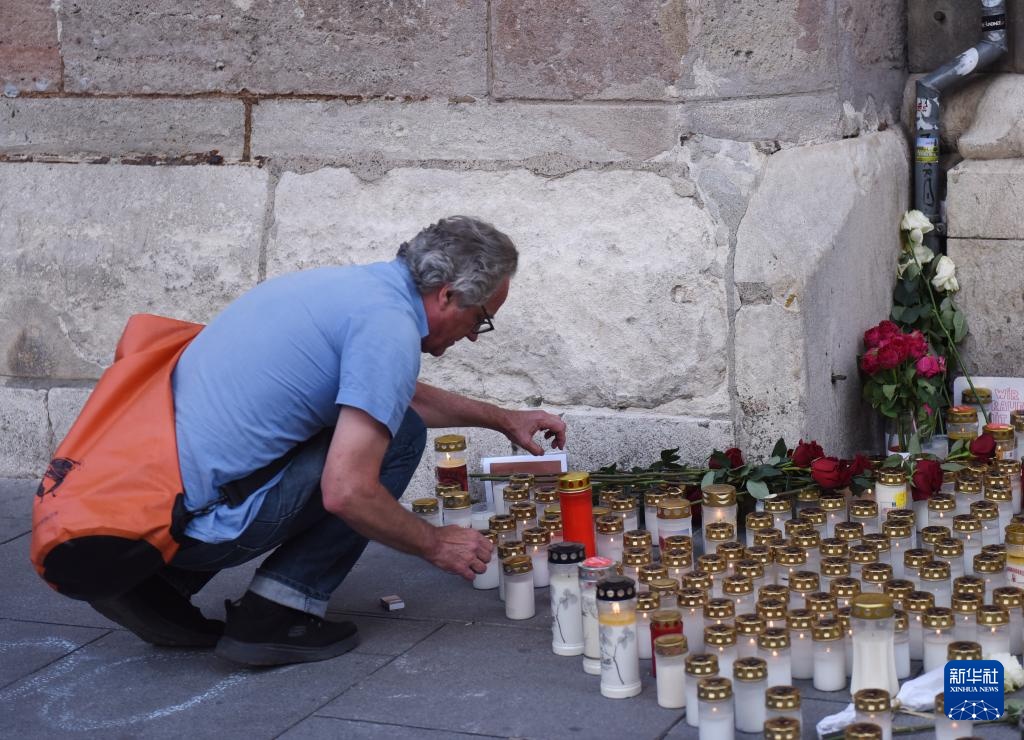 奥地利:悼念校园枪击案遇难者 奥地利:悼念校园枪击案遇难者