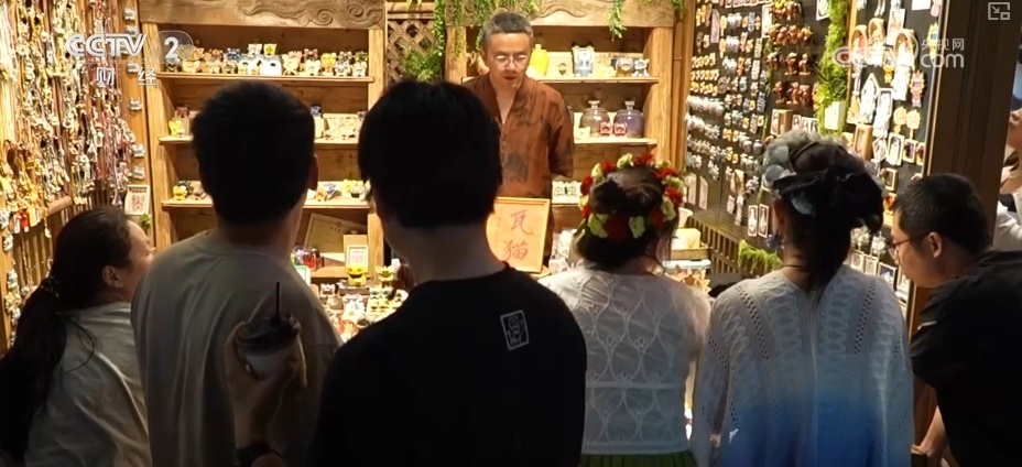 老街商圈展新颜！“老街区+非遗文创新业态”激活消费“青春活力”