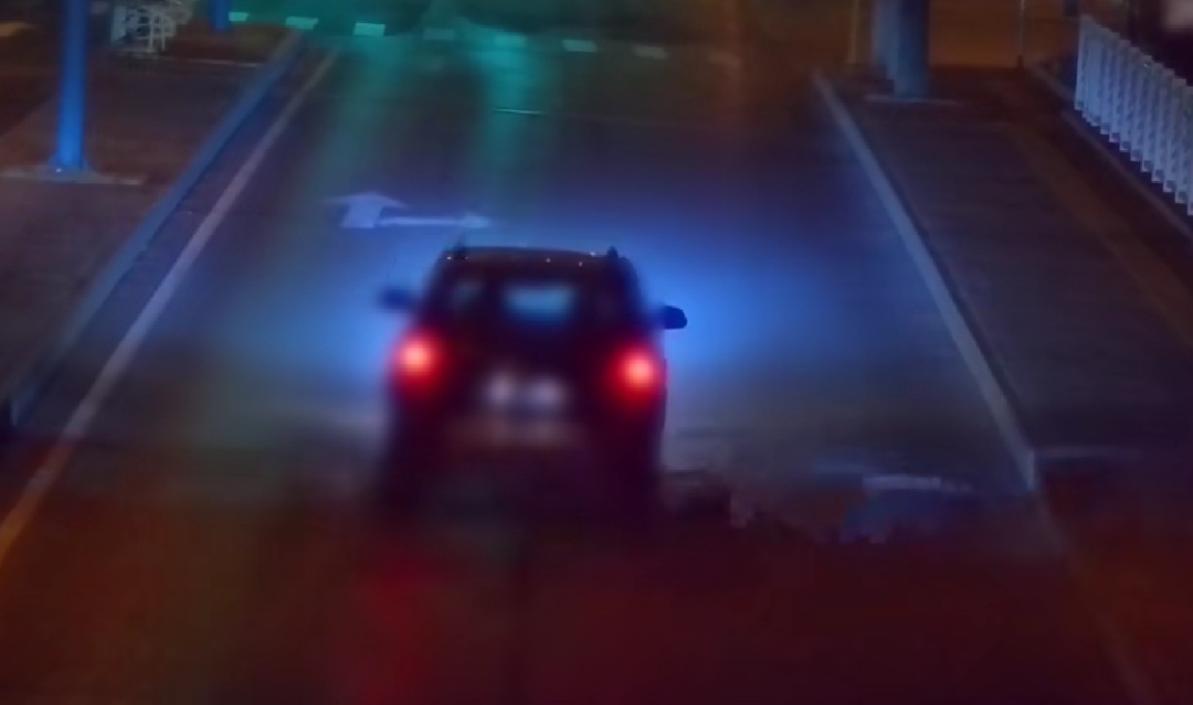 专挑无监控路段,相中就砸!警方提醒 专挑无监控路段,相中就砸!警方提醒