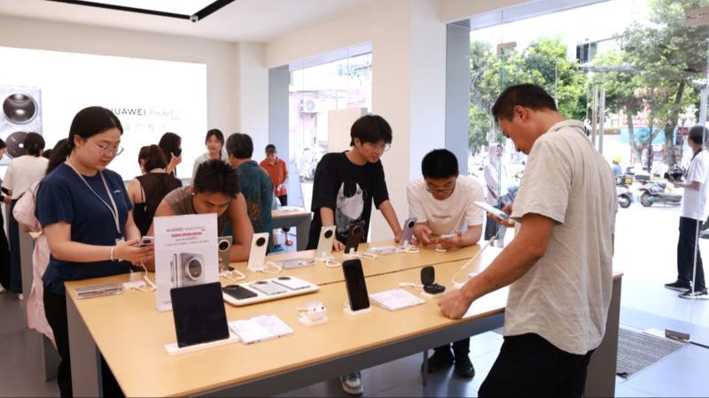 江西:电子产品销售火热 “后高考经济”升温 江西:电子产品销售火热 “后高考经济”升温