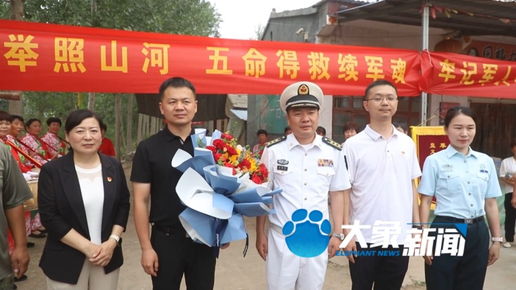 连救5人后昏迷双手仍是托举姿势，母亲目睹全程！他又用慰问金做了一件事