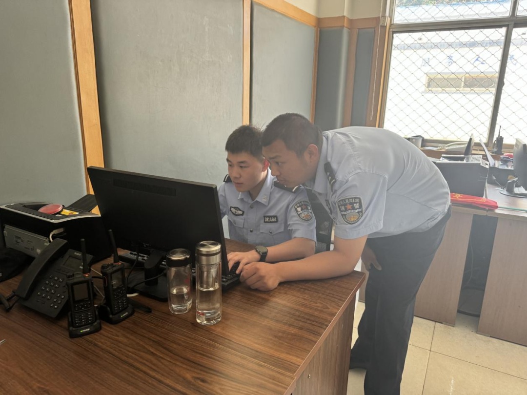 警察刚上班就收到了匿名快递...... 警察刚上班就收到了匿名快递......