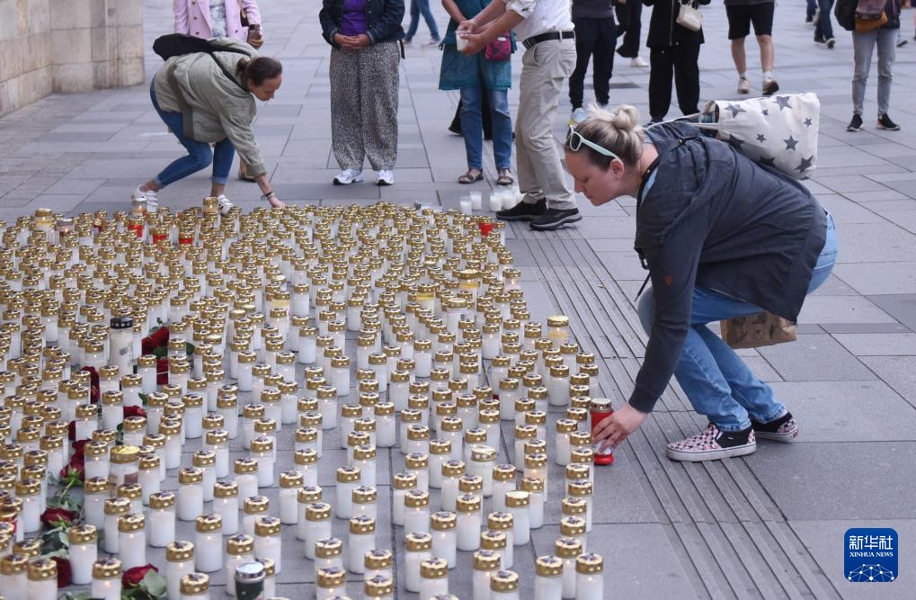 奥地利:悼念校园枪击案遇难者 奥地利:悼念校园枪击案遇难者