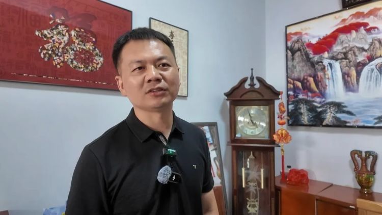 连救5人后昏迷双手仍是托举姿势，母亲目睹全程！他又用慰问金做了一件事