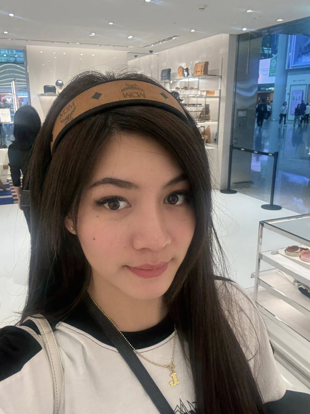 为变得更漂亮,泰国女子注射玻尿酸唇肿如香肠 为变得更漂亮,泰国女子注射玻尿酸唇肿如香肠