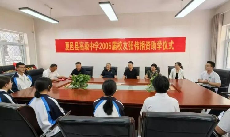 连救5人后昏迷双手仍是托举姿势，母亲目睹全程！他又用慰问金做了一件事