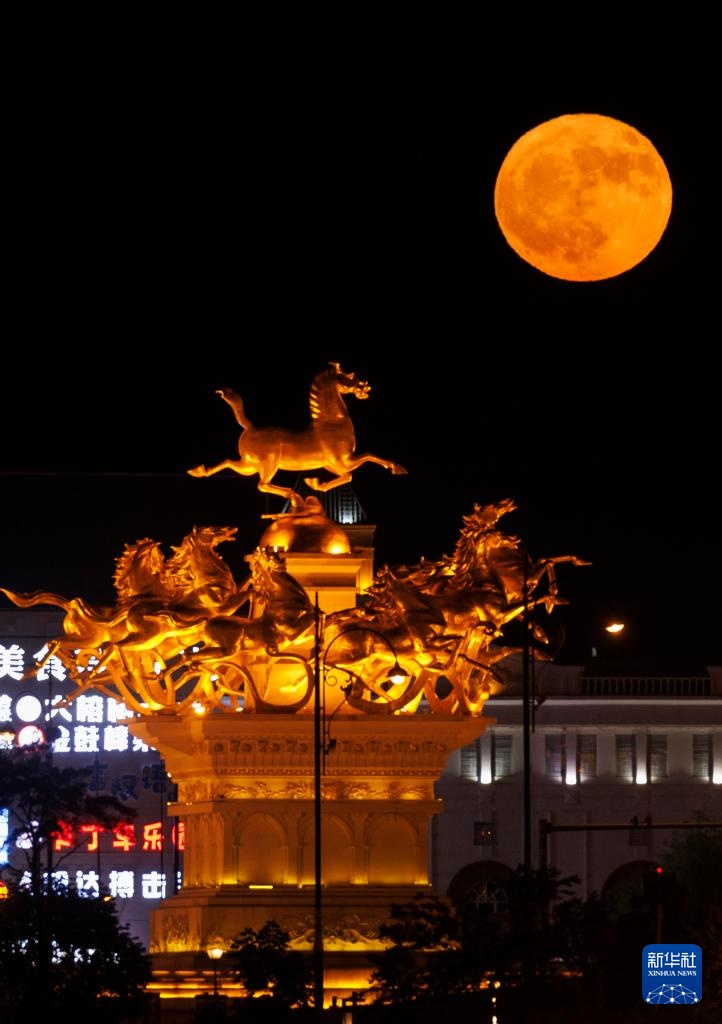 星空相册｜看！这是今年“离你最近”的满月