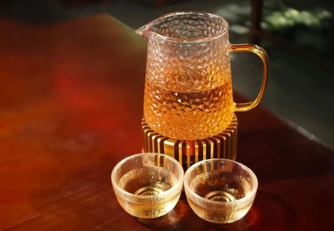 长期喝茶的人有什么不一样？每天喝够3杯茶的人，大脑变了！