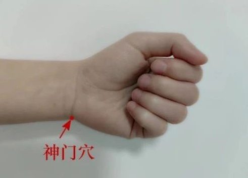 暑热之夏,易扰乱心神!按揉这4穴,养心安神、解郁降火 暑热之夏,易扰乱心神!按揉这4穴,养心安神、解郁降火