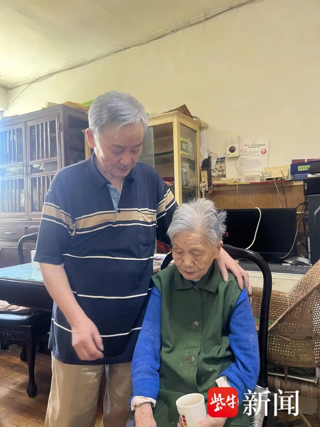 独自照顾102岁母亲和81岁姐姐，苏州老人乐观接纳“人生剧本”