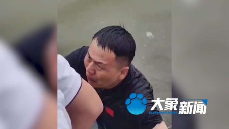 连救5人后昏迷双手仍是托举姿势，母亲目睹全程！他又用慰问金做了一件事