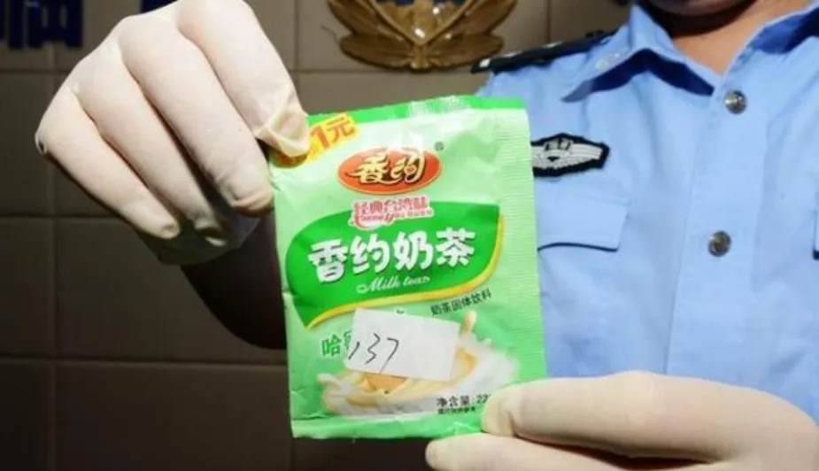 大汗淋漓时想喝冰饮料?先看看“毒饮料”如何伪装成你的 “救命水” 大汗淋漓时想喝冰饮料?先看看“毒饮料”如何伪装成你的 “救命水”