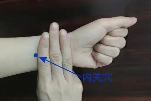 暑热之夏,易扰乱心神!按揉这4穴,养心安神、解郁降火 暑热之夏,易扰乱心神!按揉这4穴,养心安神、解郁降火