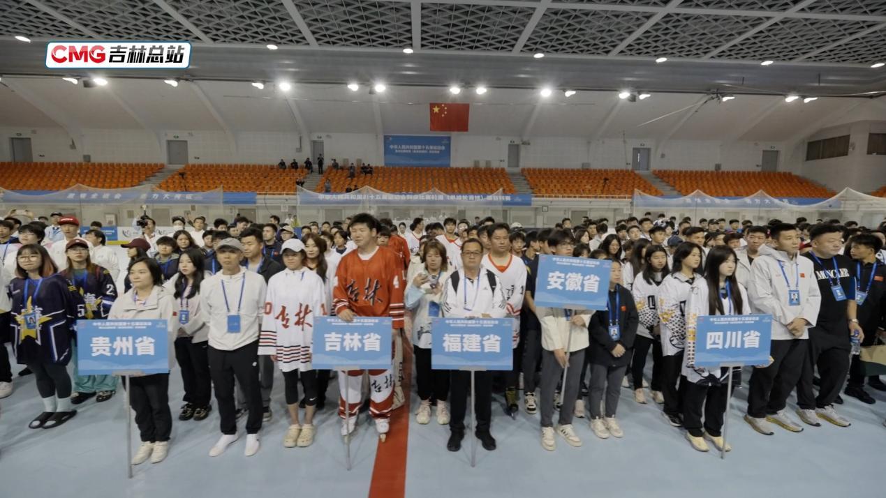 “滑”出新花样!单排轮滑球比赛火热开幕 “滑”出新花样!单排轮滑球比赛火热开幕