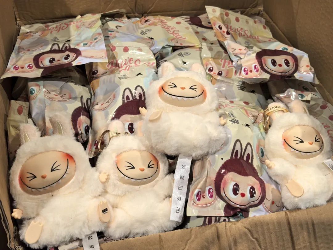 上万个高仿LABUBU，被海关扣留！